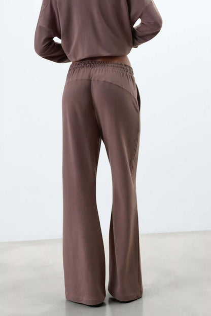 Sporty & Chic Full Length Pants in Modal and Cotton