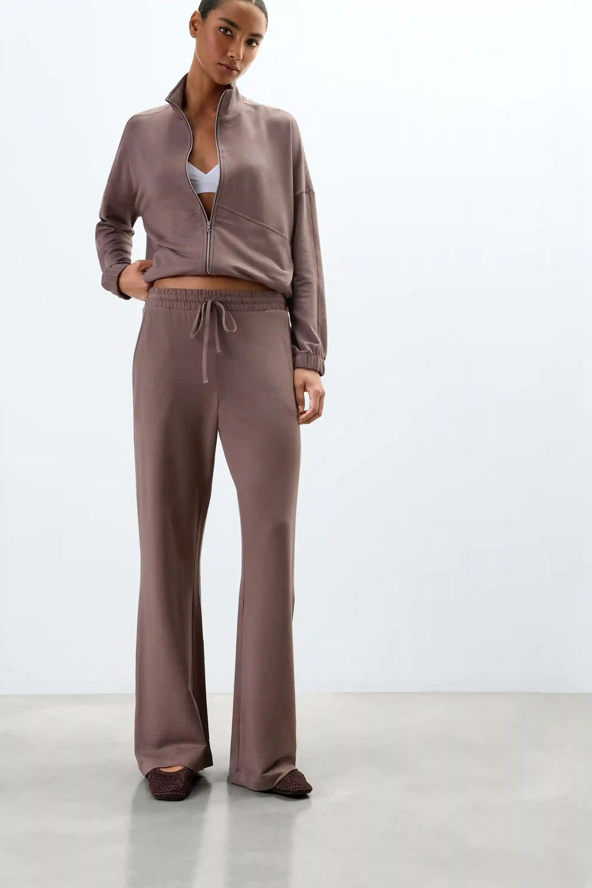 Sporty & Chic Full Length Pants in Modal and Cotton