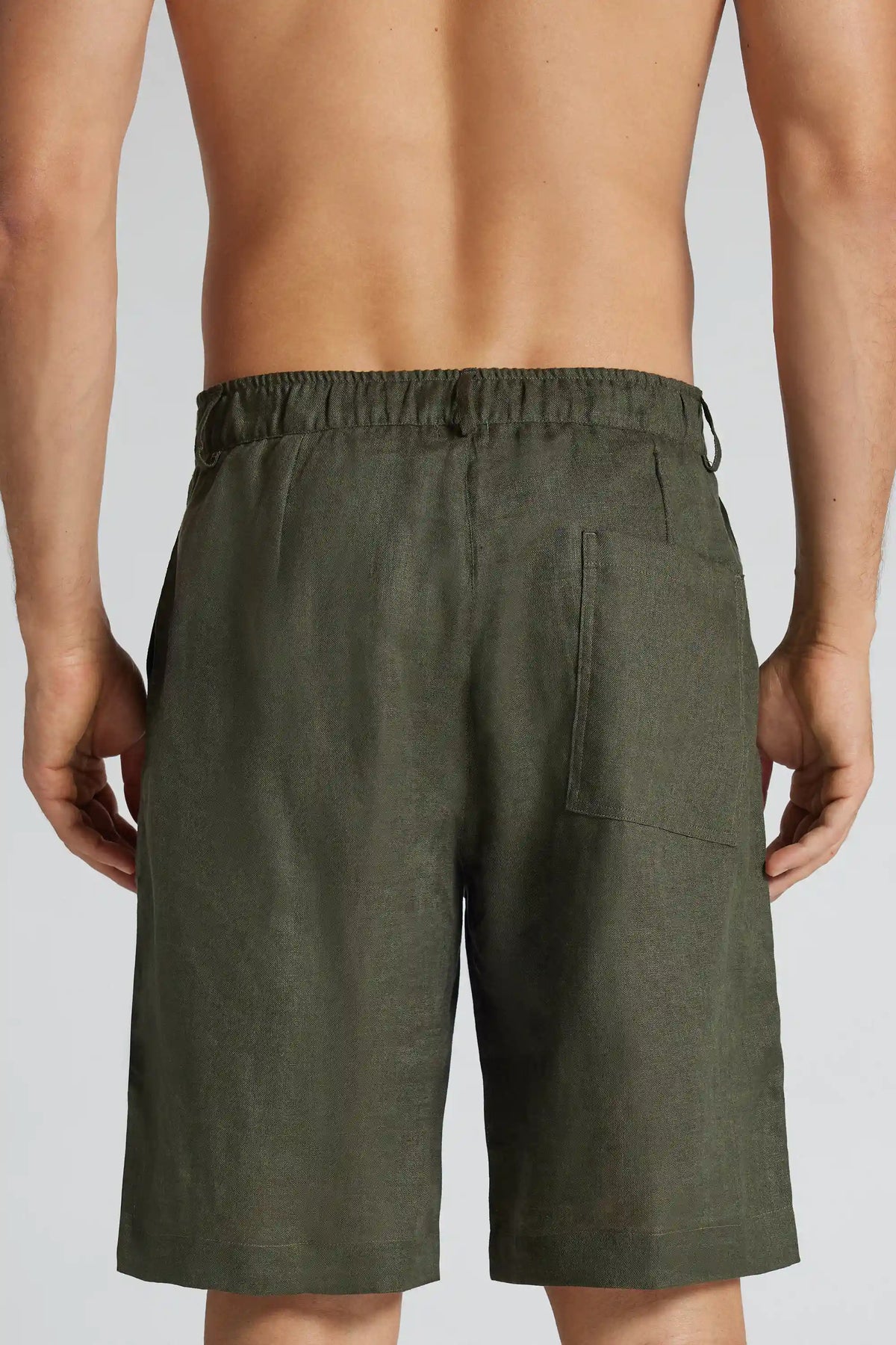 Men&rsquo;s Shorts in 100% Linen