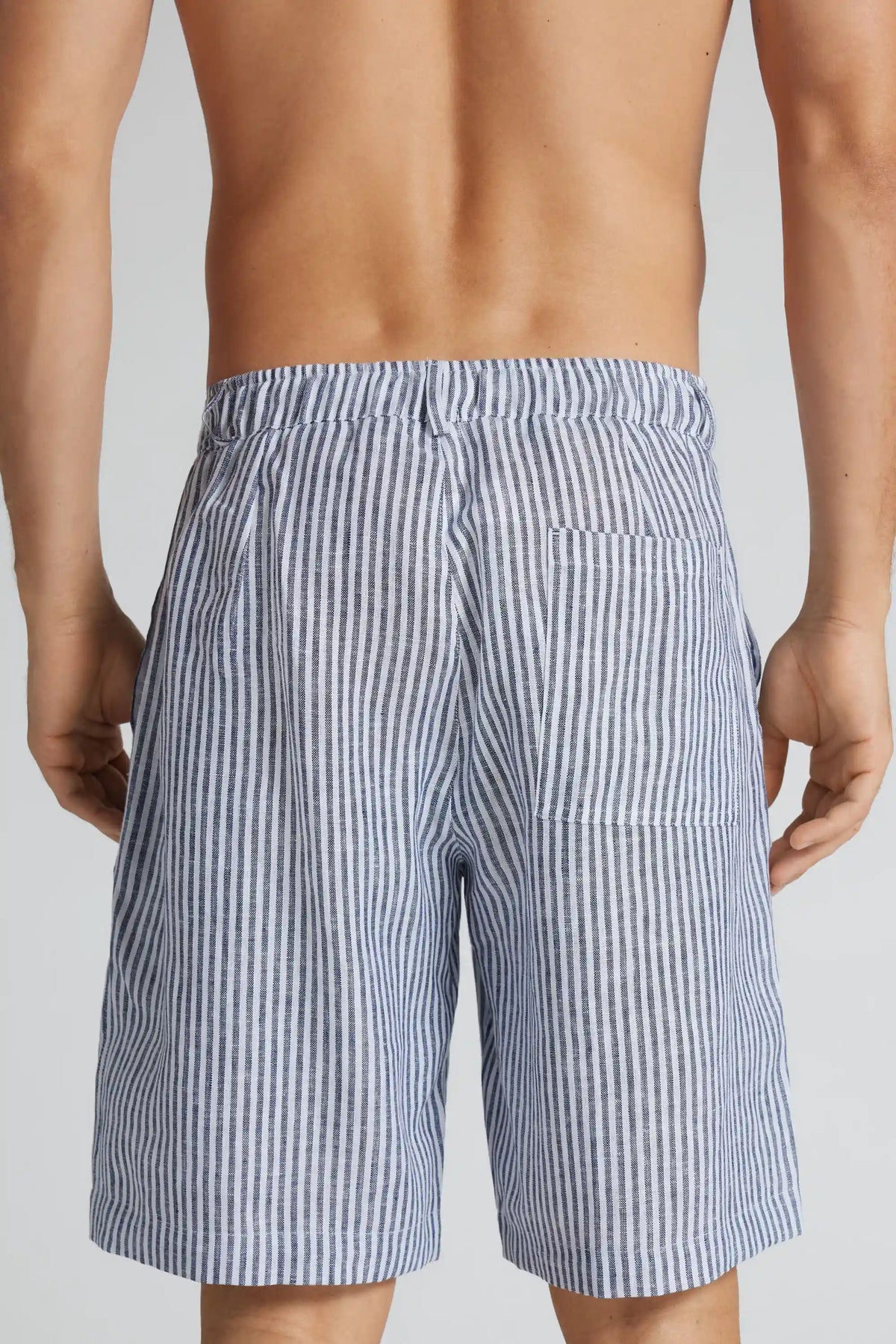 Men&rsquo;s Shorts in 100% Linen